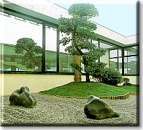 Giardini giapponesi: piante dal catalogo Crespi - Ghiaia e suiseki in un giardino giapponese